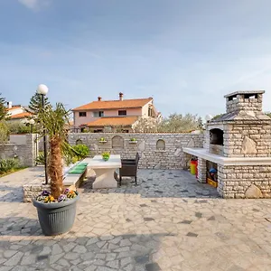 https://apartmani-miki-vinkuran.in-istria.net