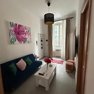 Confortevole , Genova Italia