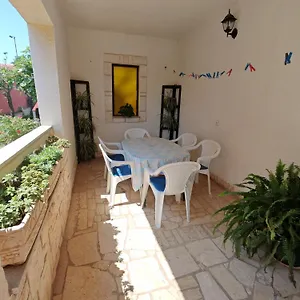 https://apartments-pomer.in-istria.net